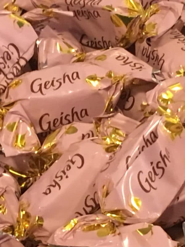 Geisha Konvehti - yksittäispakattu hasselpähkinä nougat suklaa - Karkkikuja
