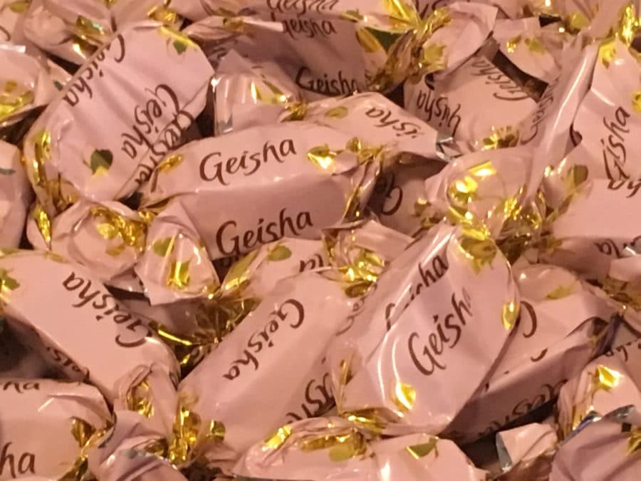 Geisha Konvehti - yksittäispakattu hasselpähkinä nougat suklaa - Karkkikuja