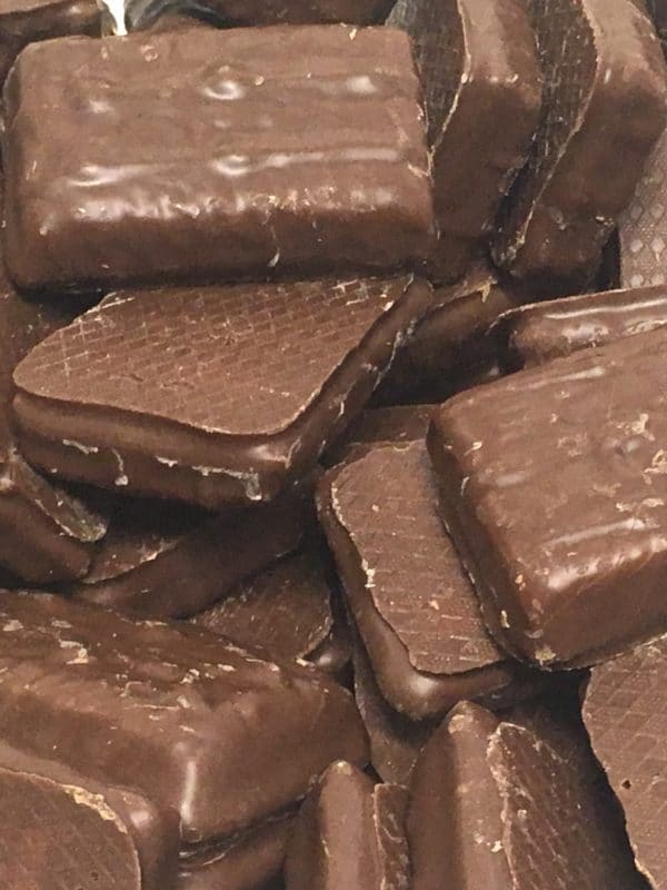 Suklaajättinougat - suklaalla kuorrutettu vaahtonougat vaahtokarkkipala -Karkkikuja