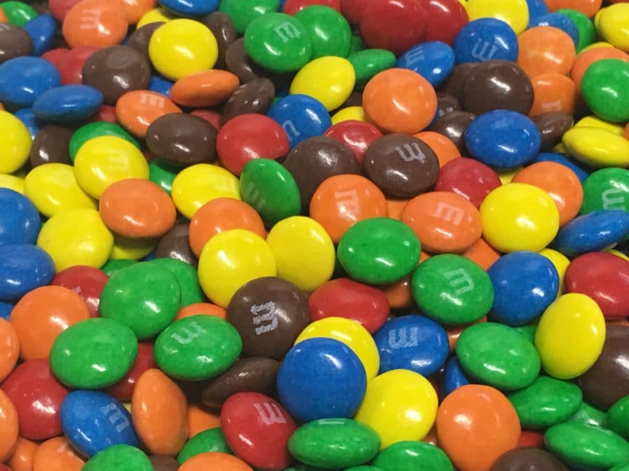 M&M's suklaarae - Värikäs suklaakarkki - Karkkikuja